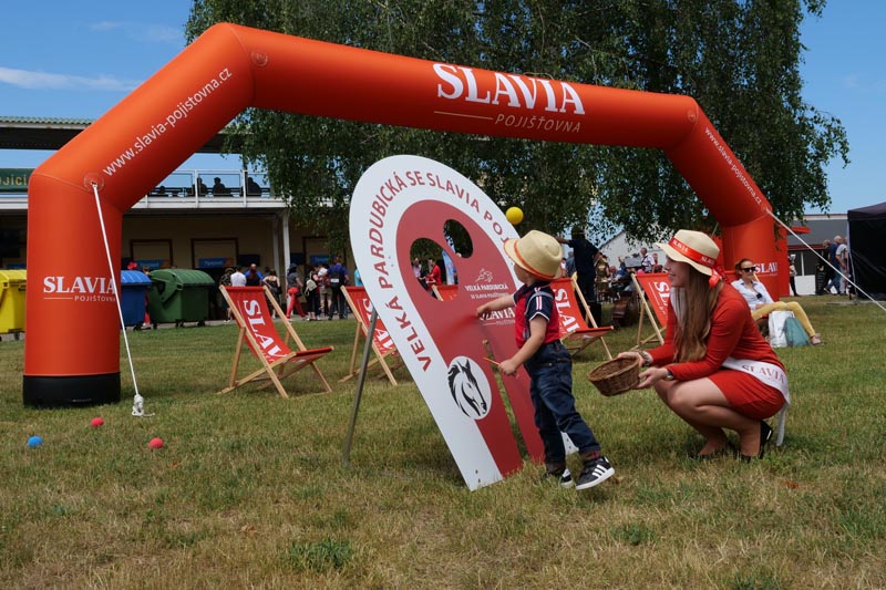 Reklamní brána SLAVIA