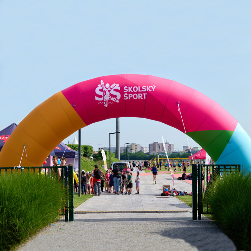 Nafukovací reklamní brána s kompresorem RedX®