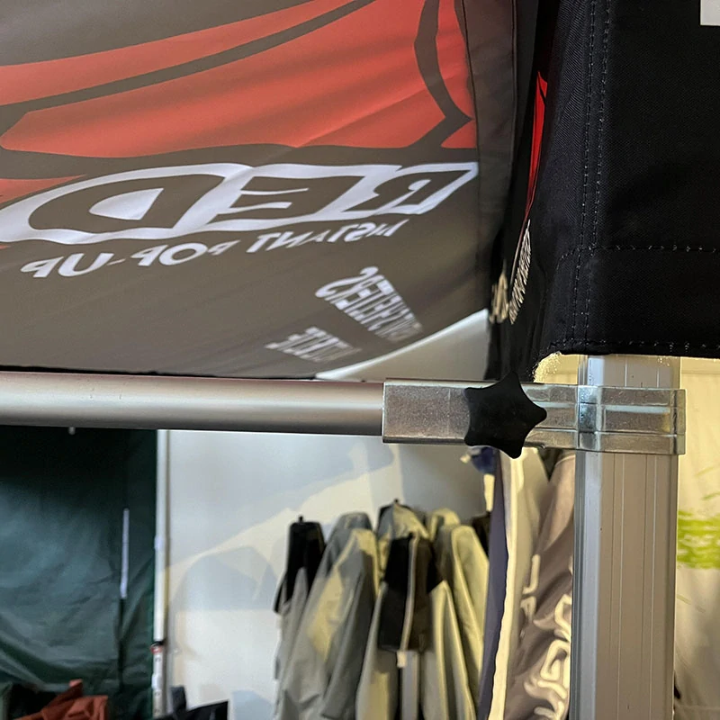 Kšilt pro střechu nůžkového párty stanu