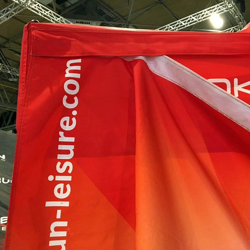 Kšilt pro střechu nůžkového párty stanu